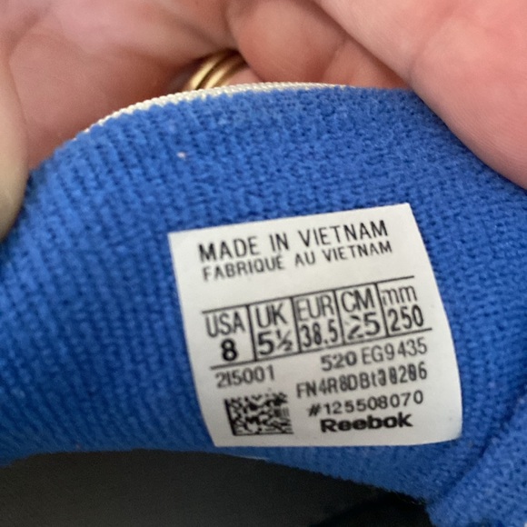 Classic Reebok Sneaker Size 8 - Picture 6 of 6